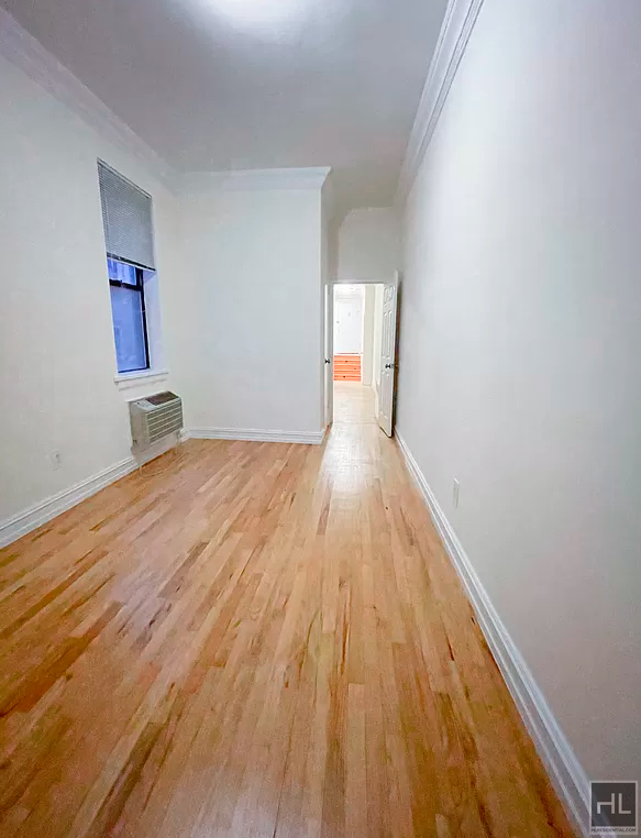 East 76 Street - Photo 3