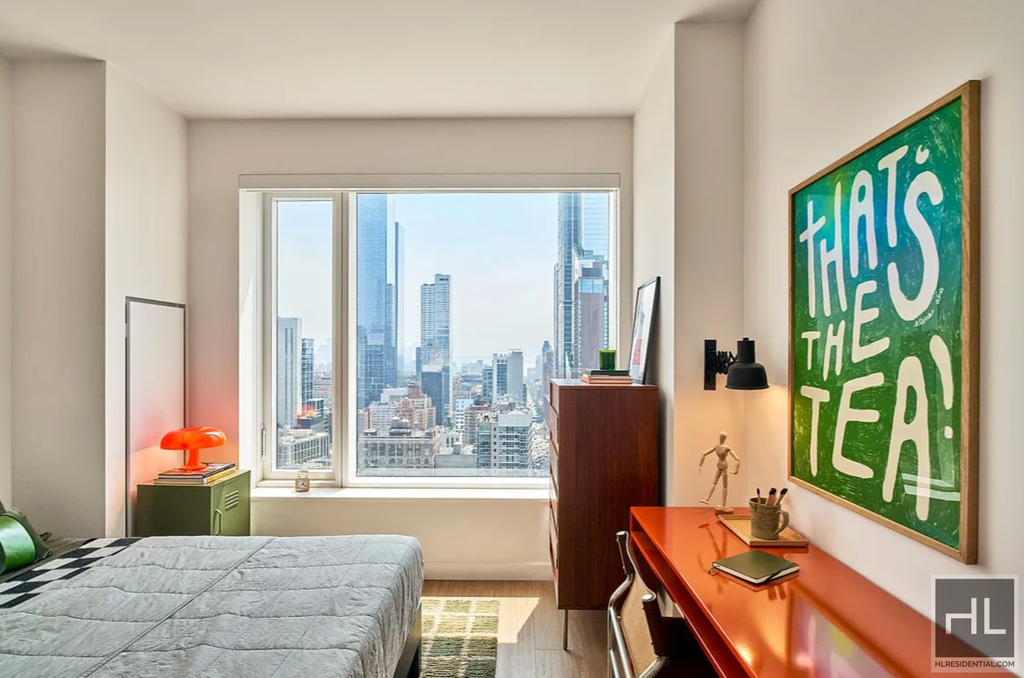 10th Avenue - Photo 3