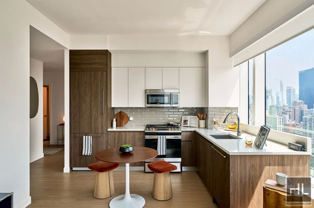 10th Avenue - Photo 2