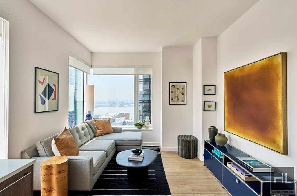10th Avenue - Photo 1
