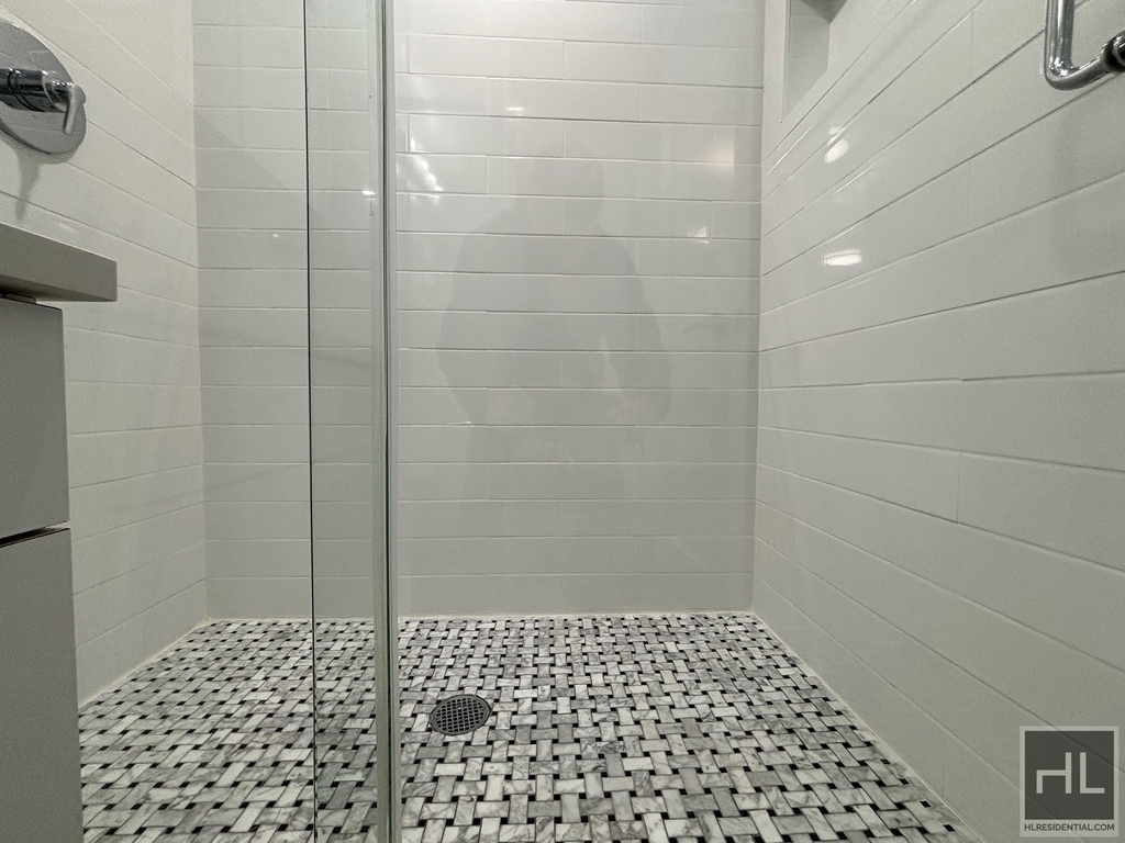 East 16 Avenue - Photo 4