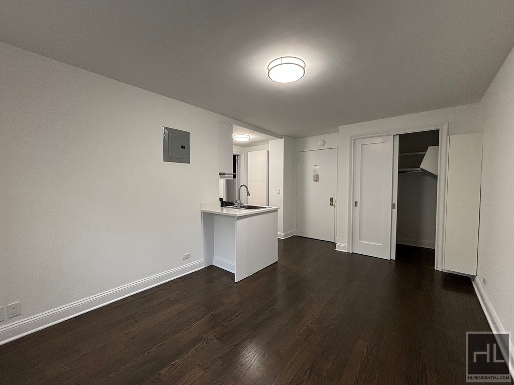 East 16 Avenue - Photo 1