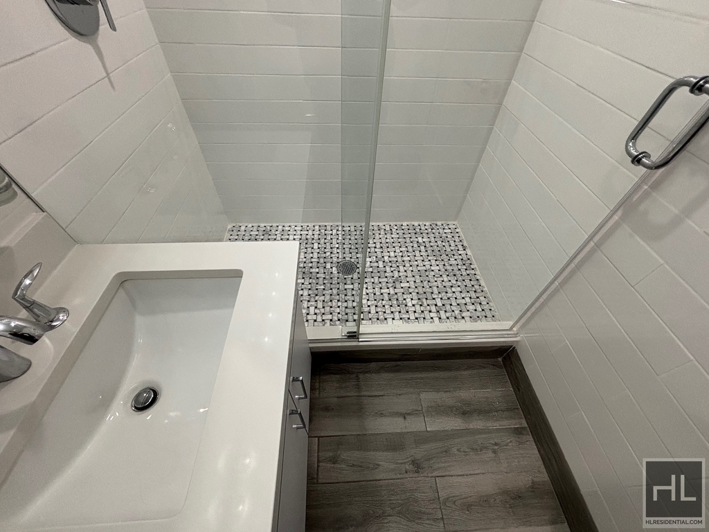 East 16 Avenue - Photo 3