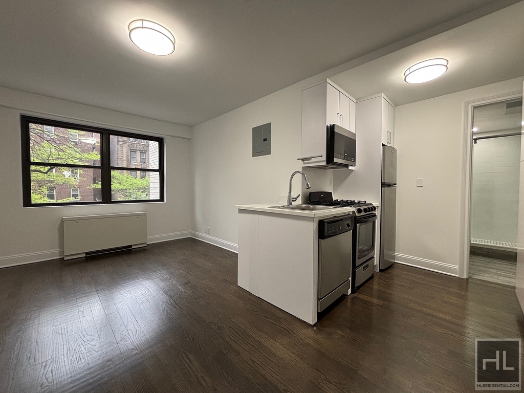 East 16 Avenue - Photo 0