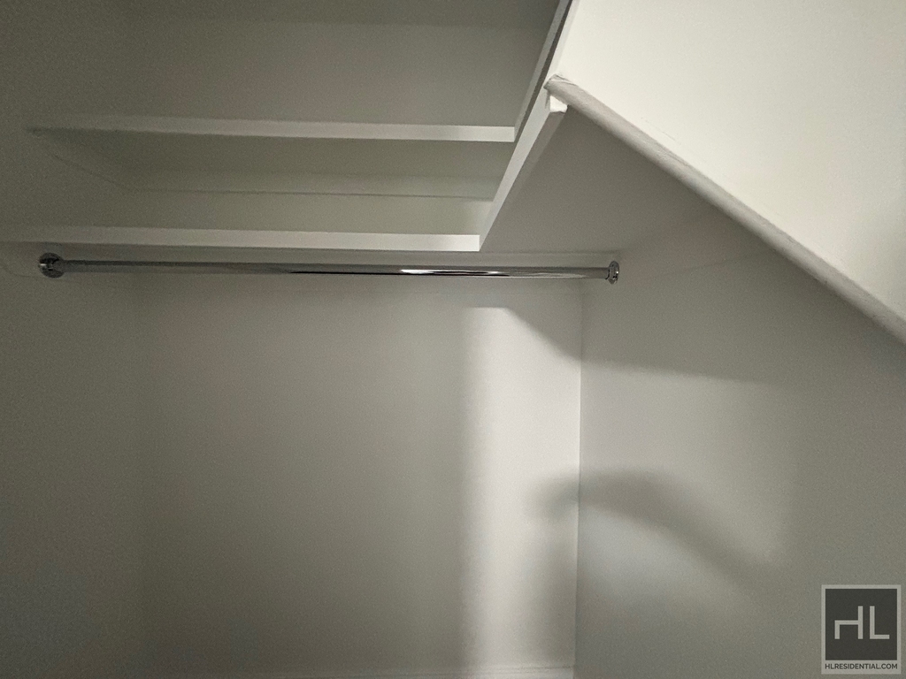East 16 Avenue - Photo 5