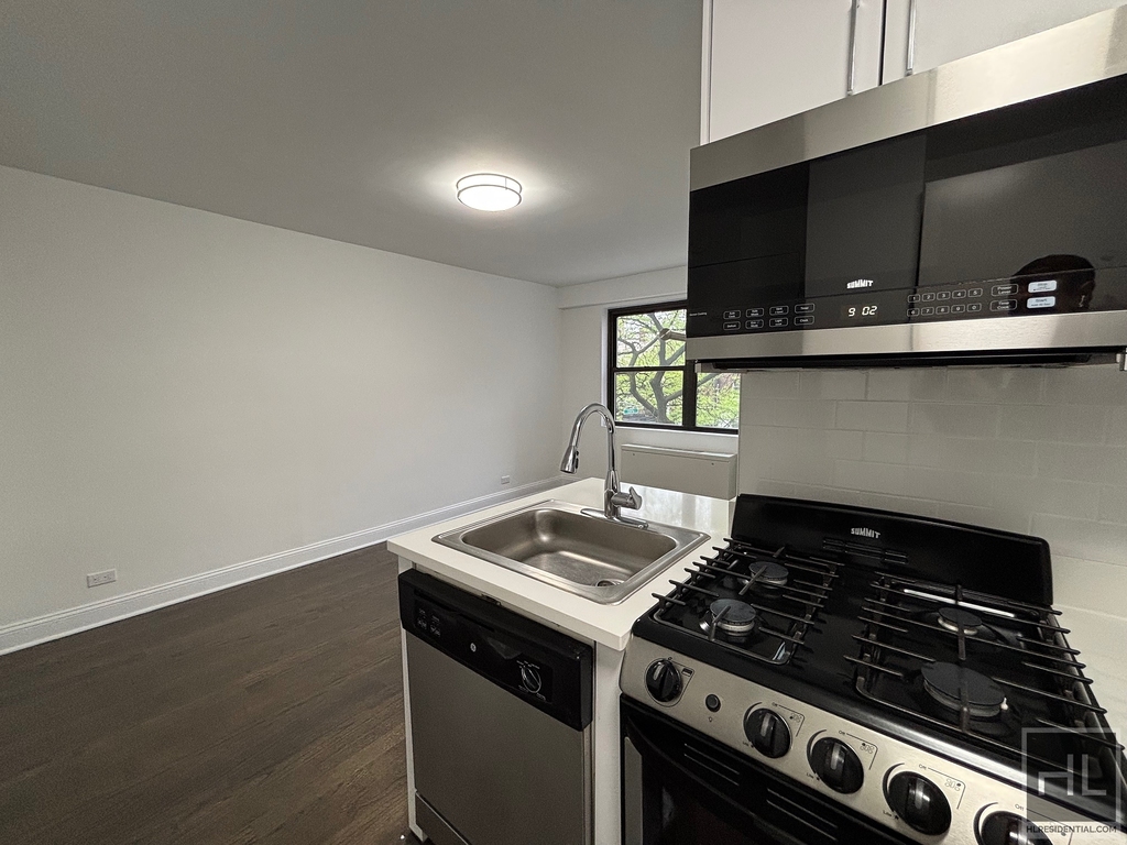 East 16 Avenue - Photo 2