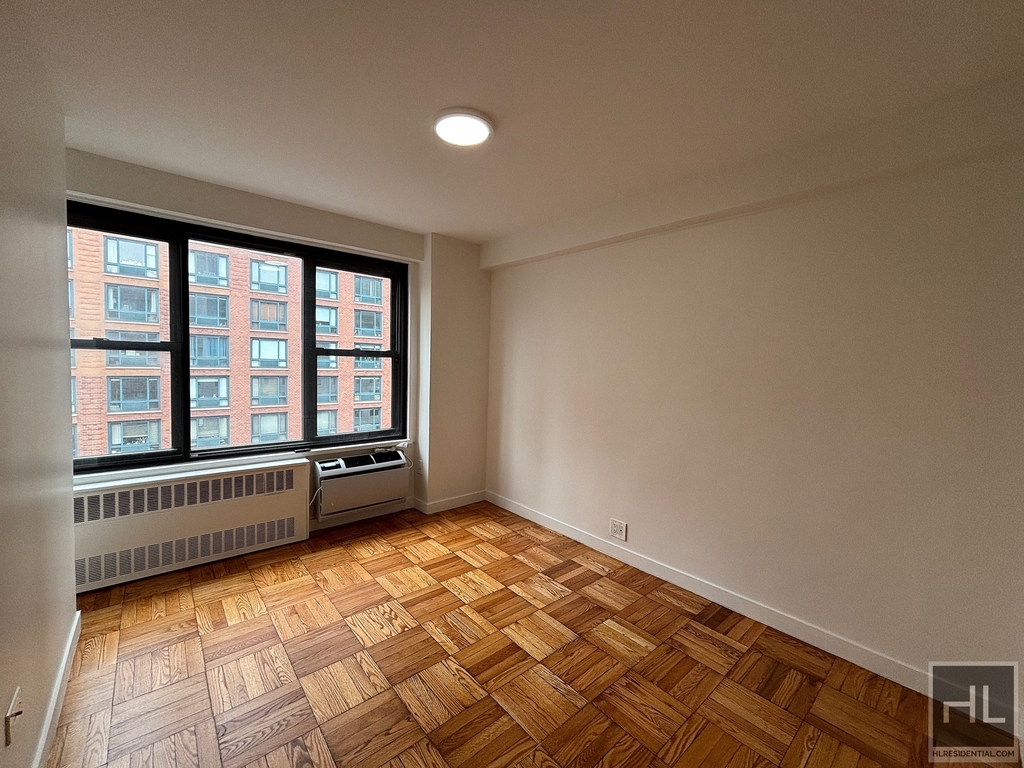 East 16 Avenue - Photo 2
