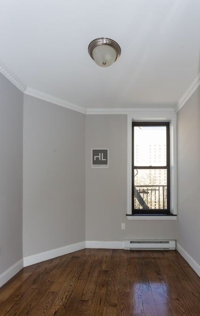 W 52nd St. - Photo 4
