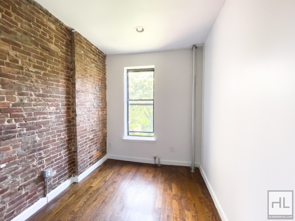 Nostrand Avenue - Photo 12