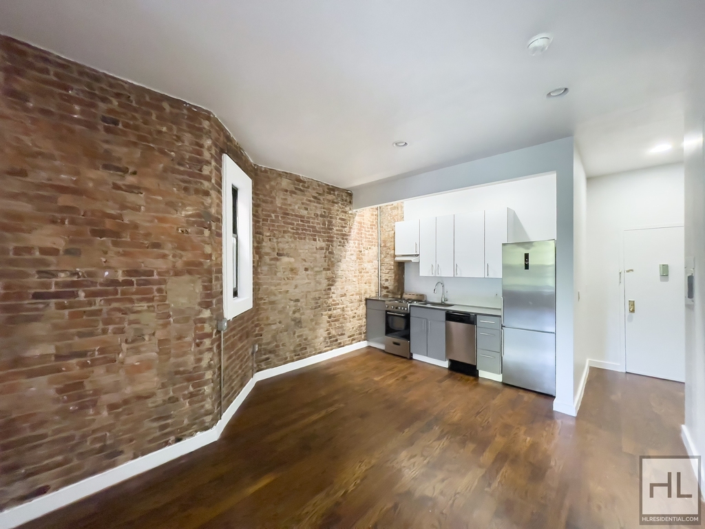 Nostrand Avenue - Photo 2