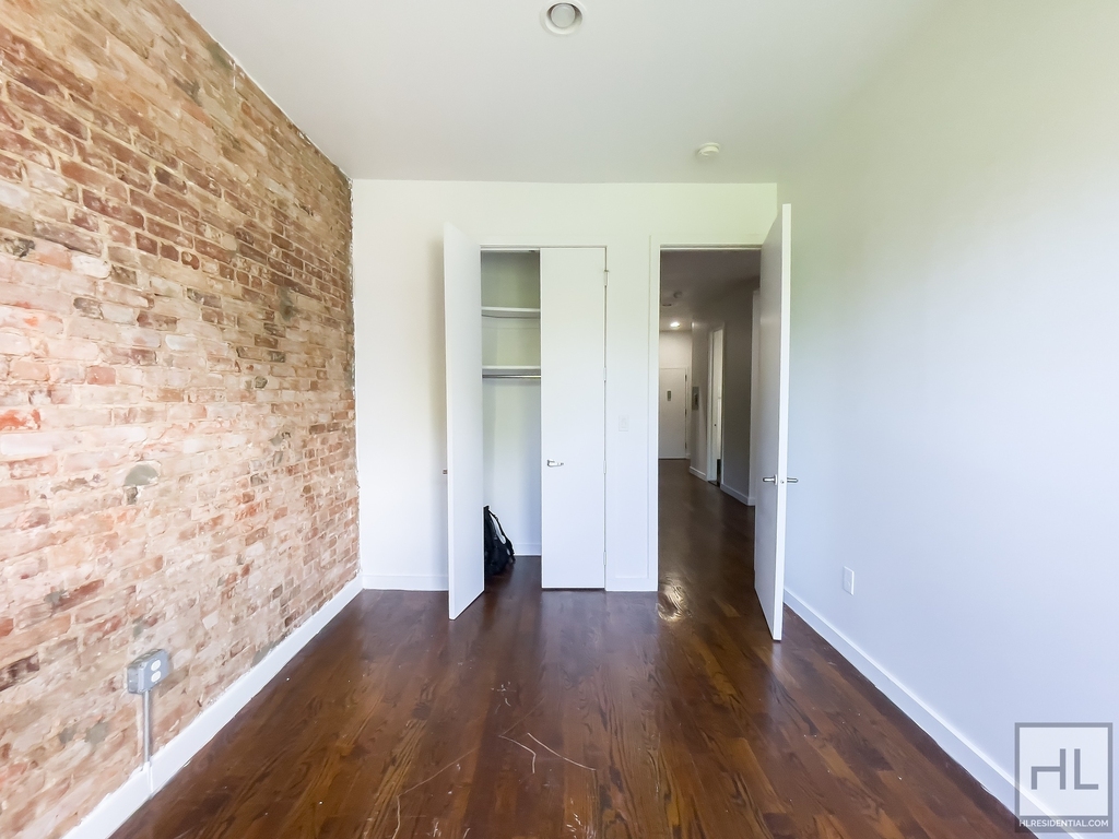 Nostrand Avenue - Photo 4