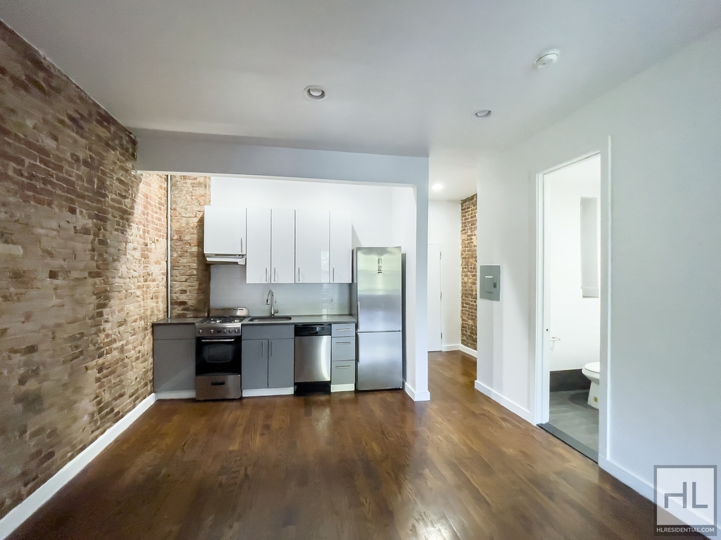 Nostrand Avenue - Photo 8