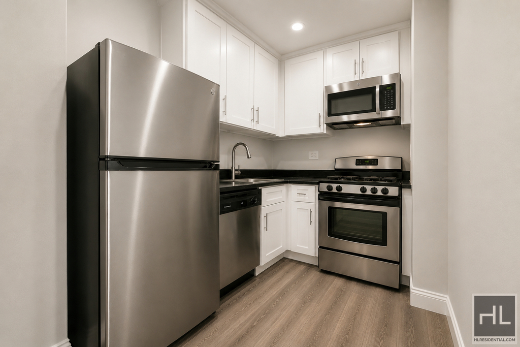 West 16 Street - Photo 1
