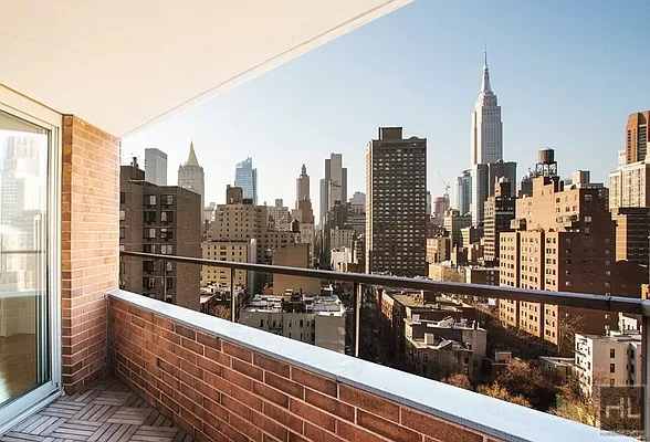 2nd Avenue - Photo 4