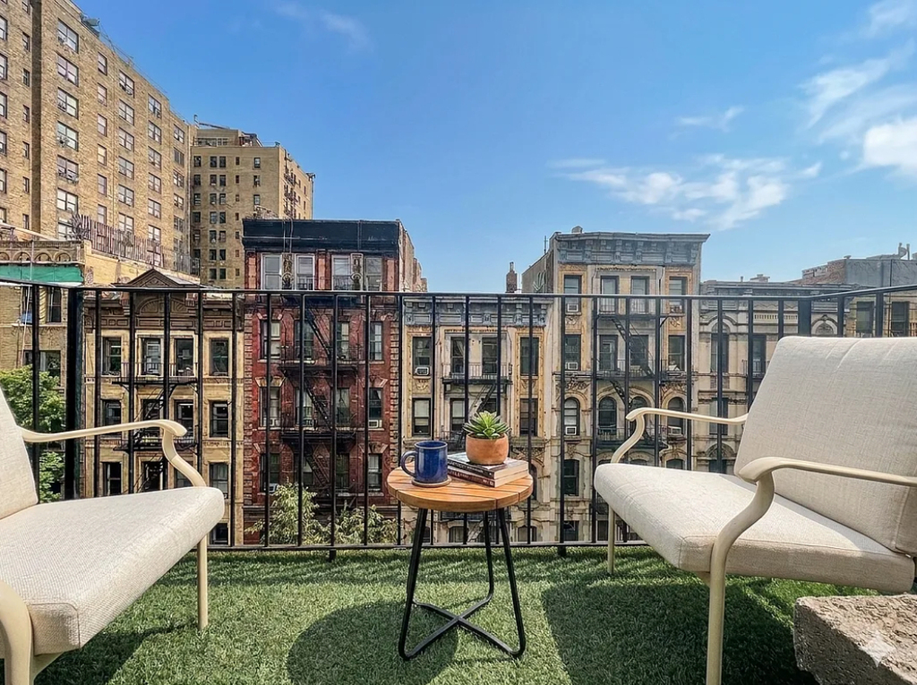 212 east 10th street - Photo 5