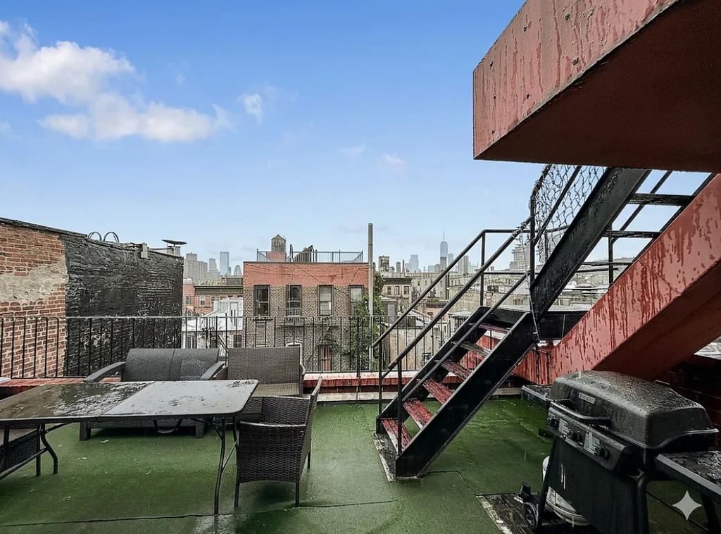 212 east 10th street - Photo 2