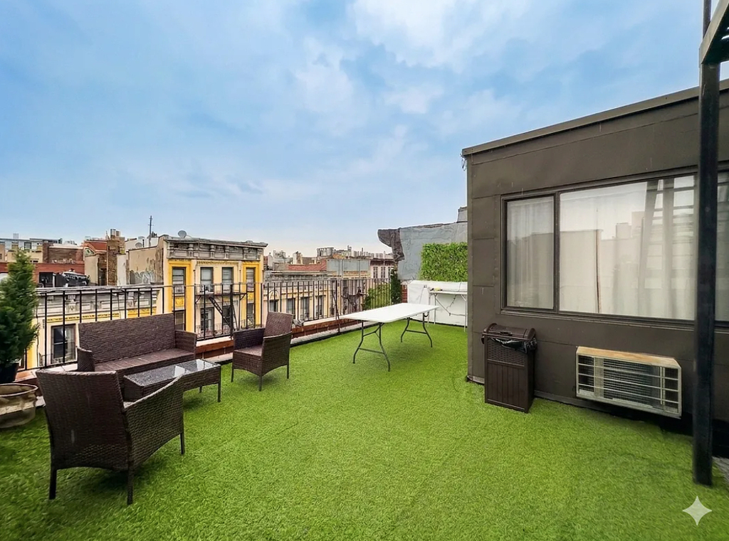 212 east 10th street - Photo 1