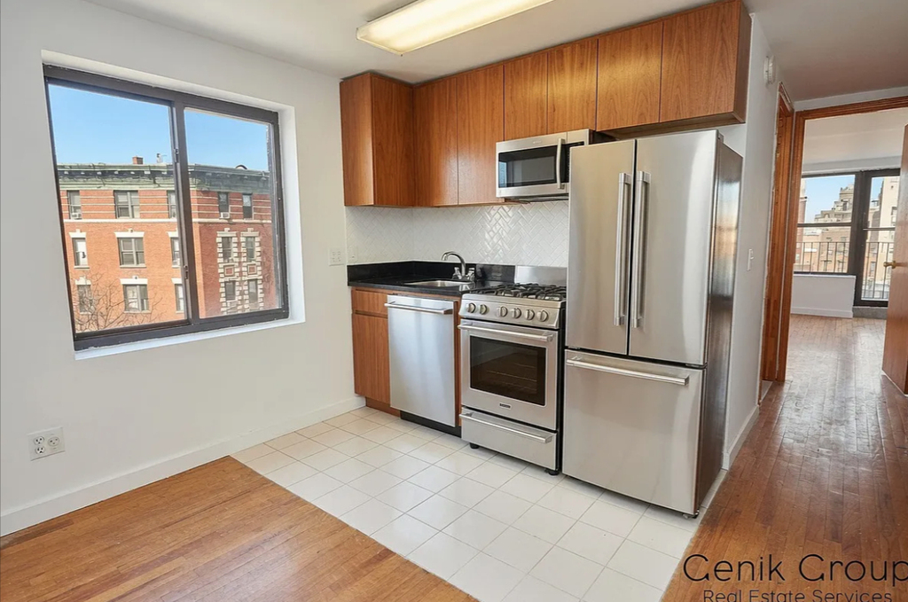 29 7th Avenue - Photo 2