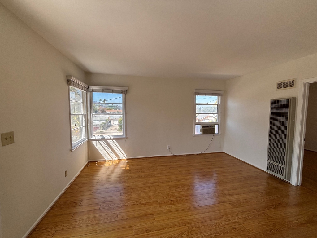 373 Myrtle Street - Photo 4