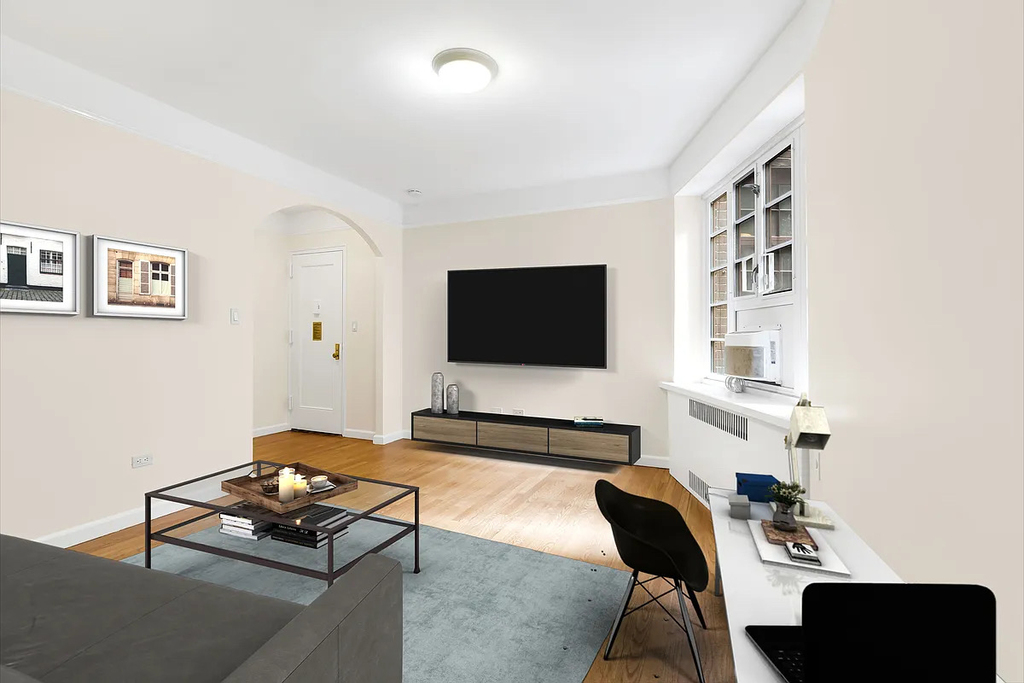  Jane Street - Photo 1