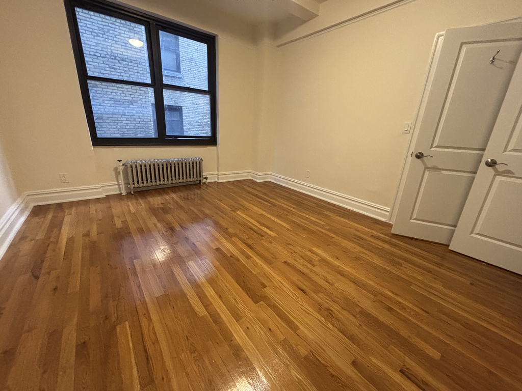 East 11th street - Photo 5