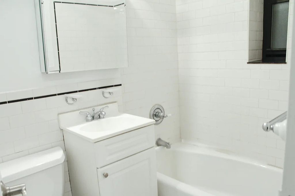 East 84th Street - Photo 4