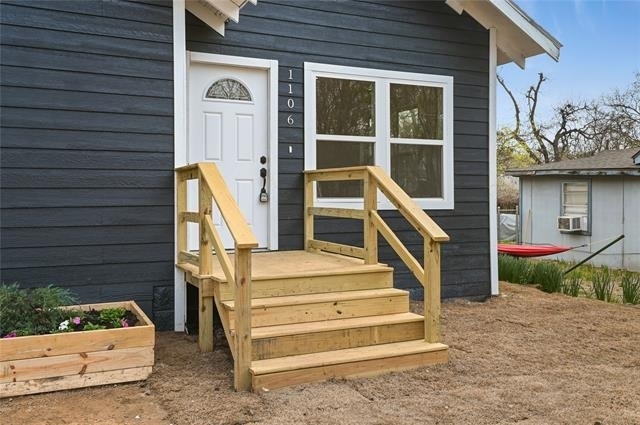 1106 W Chestnut Street - Photo 1