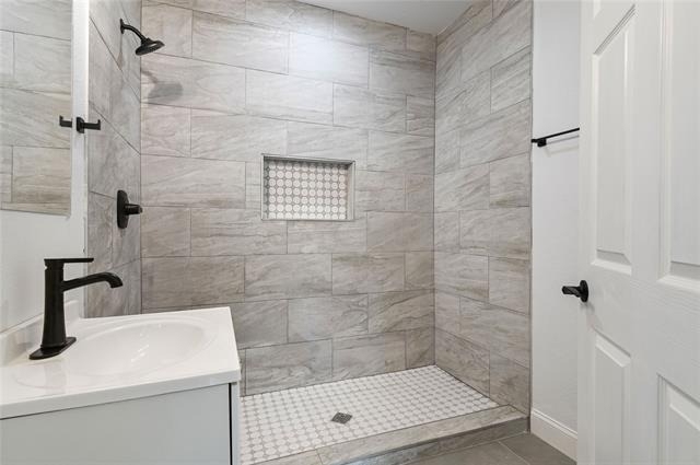 1106 W Chestnut Street - Photo 4
