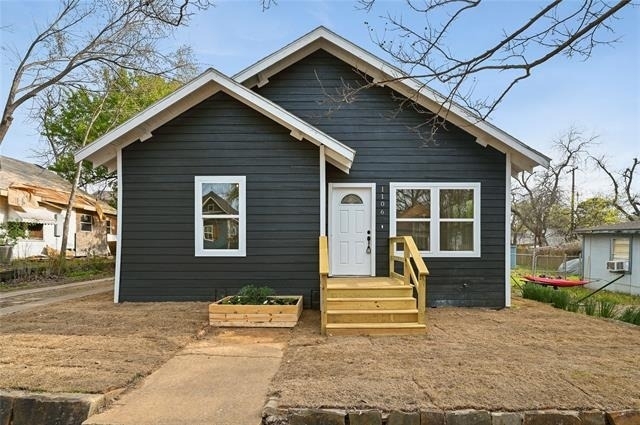 1106 W Chestnut Street - Photo 0