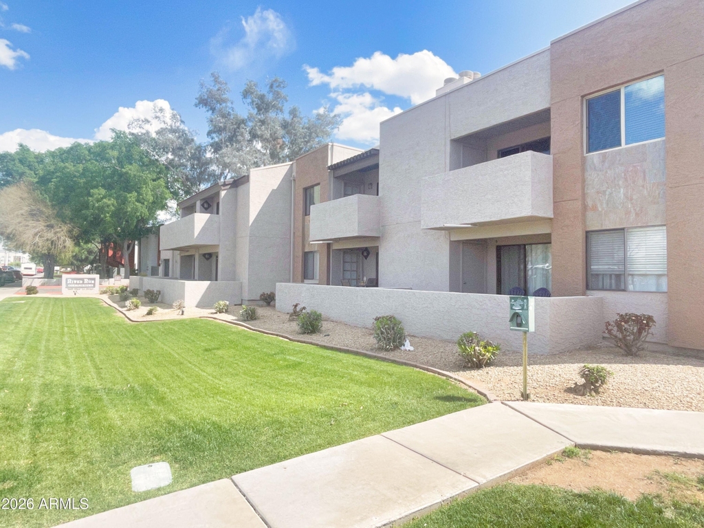 1065 W 1st Street - Photo 0
