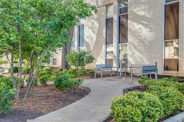 6211 W Northwest Highway - Photo 10