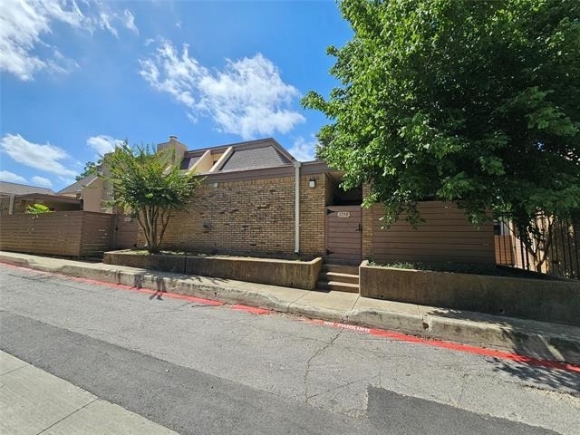 3121 Park Lane - Photo 2