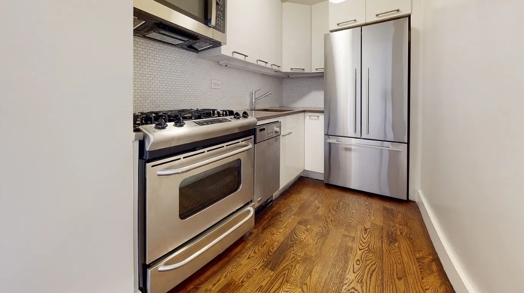 East 63rd Street - Photo 5