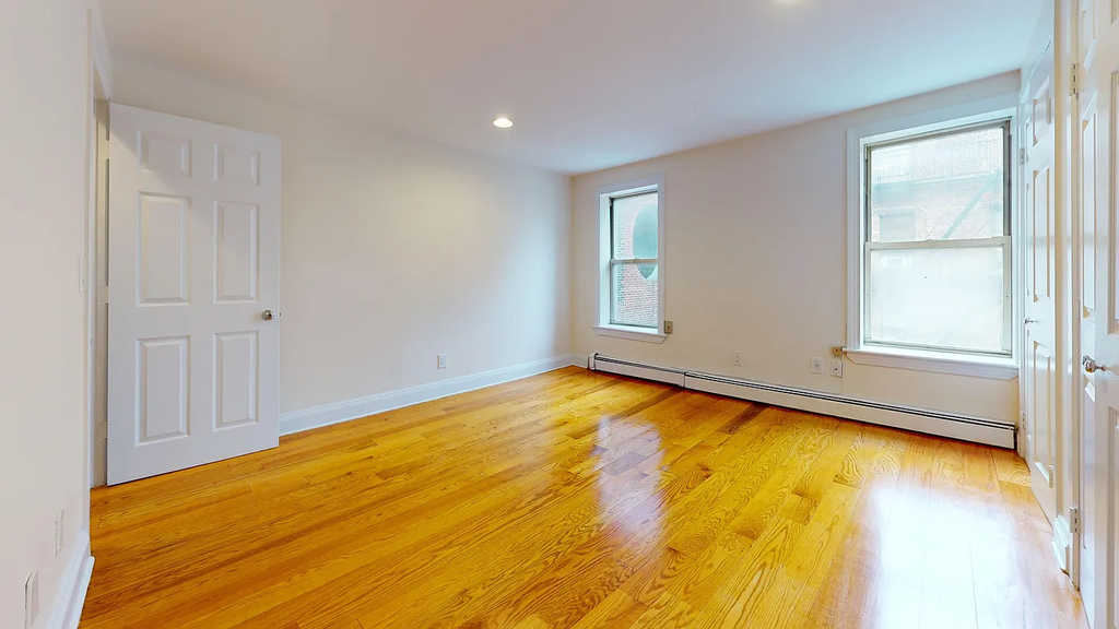 West Broadway - Photo 17