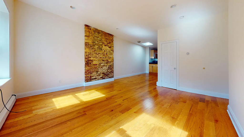 West Broadway - Photo 9