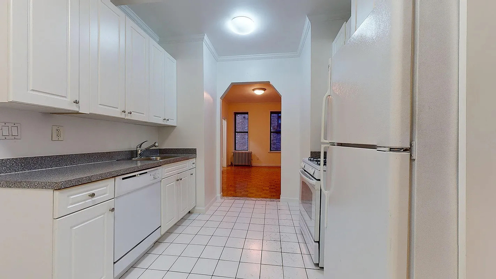 East 38th Street - Photo 5