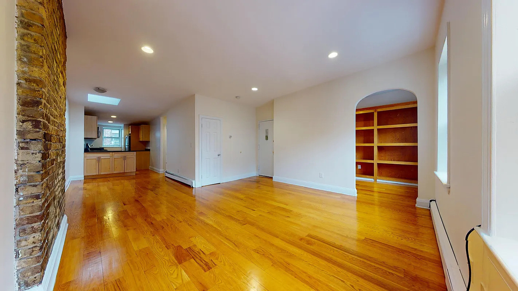 West Broadway - Photo 7