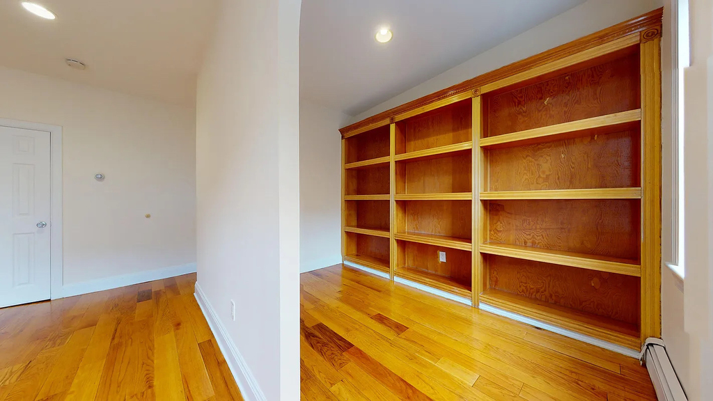 West Broadway - Photo 16