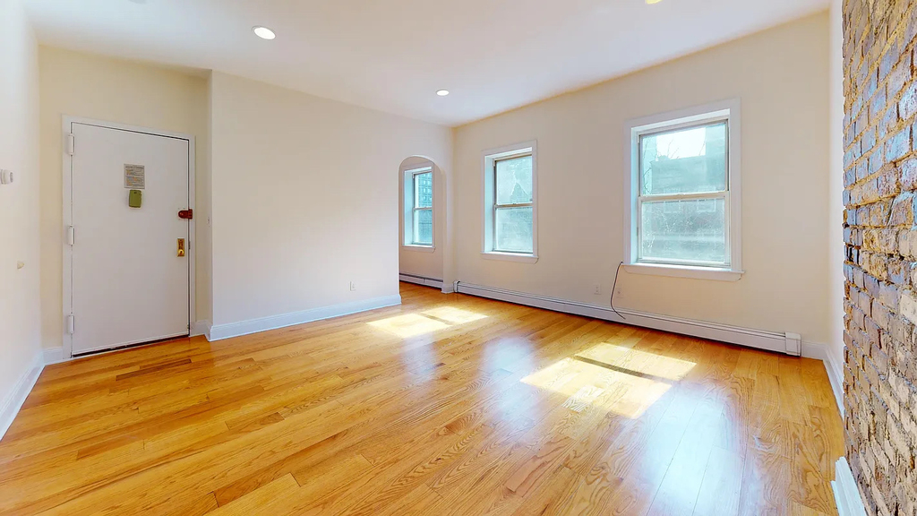 West Broadway - Photo 5