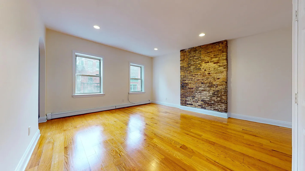 West Broadway - Photo 8