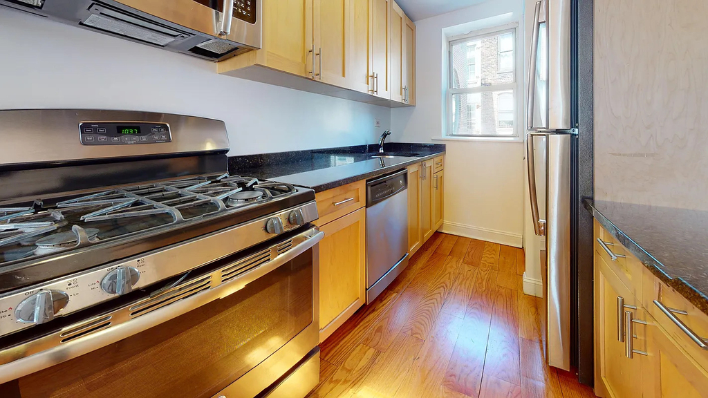 West Broadway - Photo 11
