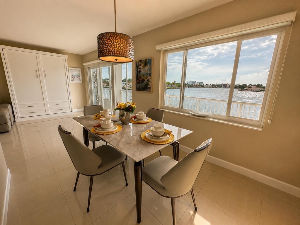 1201 S Riverside Drive - Photo 2