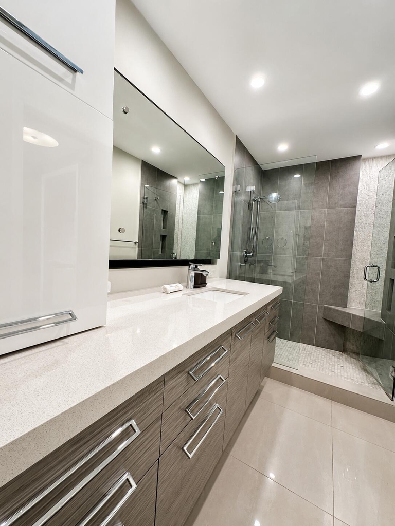 1201 S Riverside Drive - Photo 5