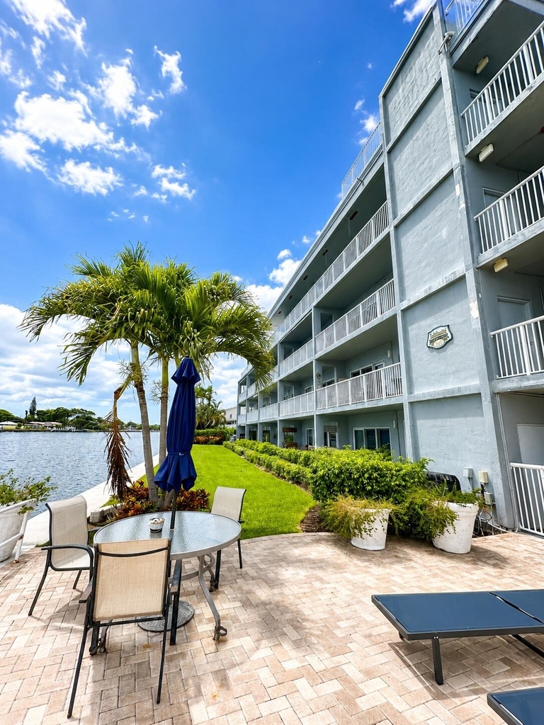1201 S Riverside Drive - Photo 10