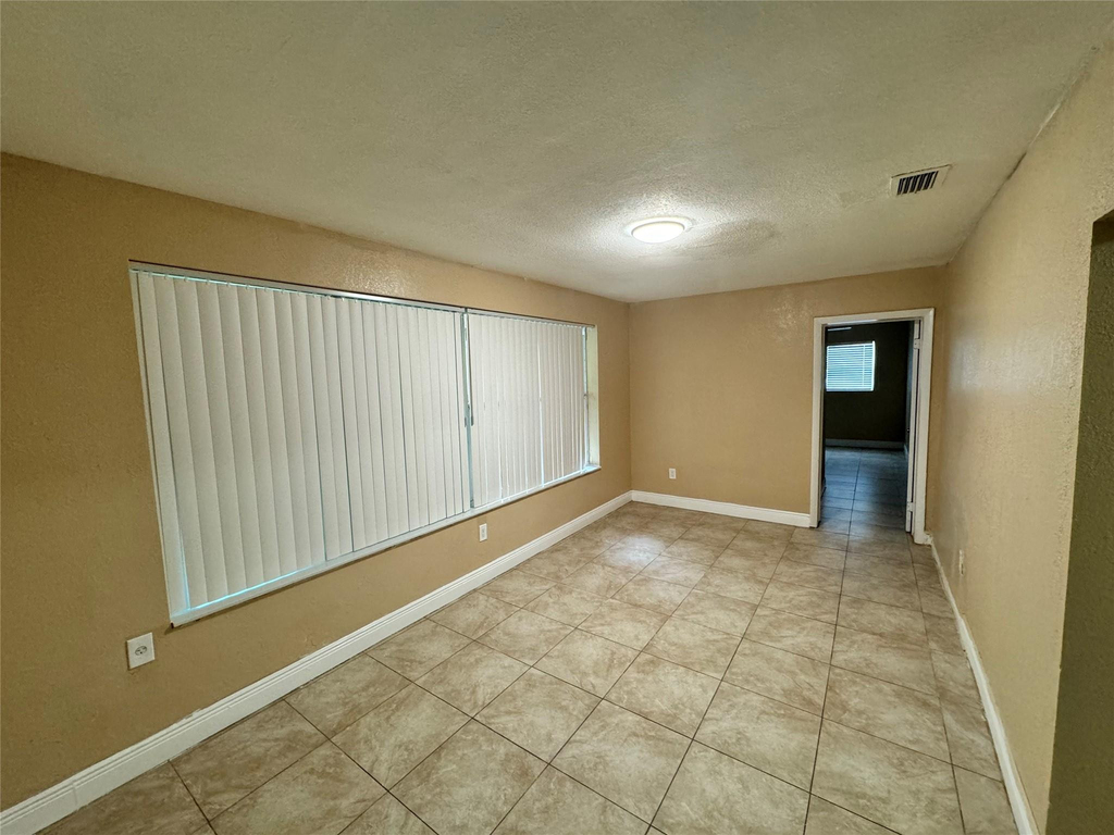 2091 Oleander Drive - Photo 4