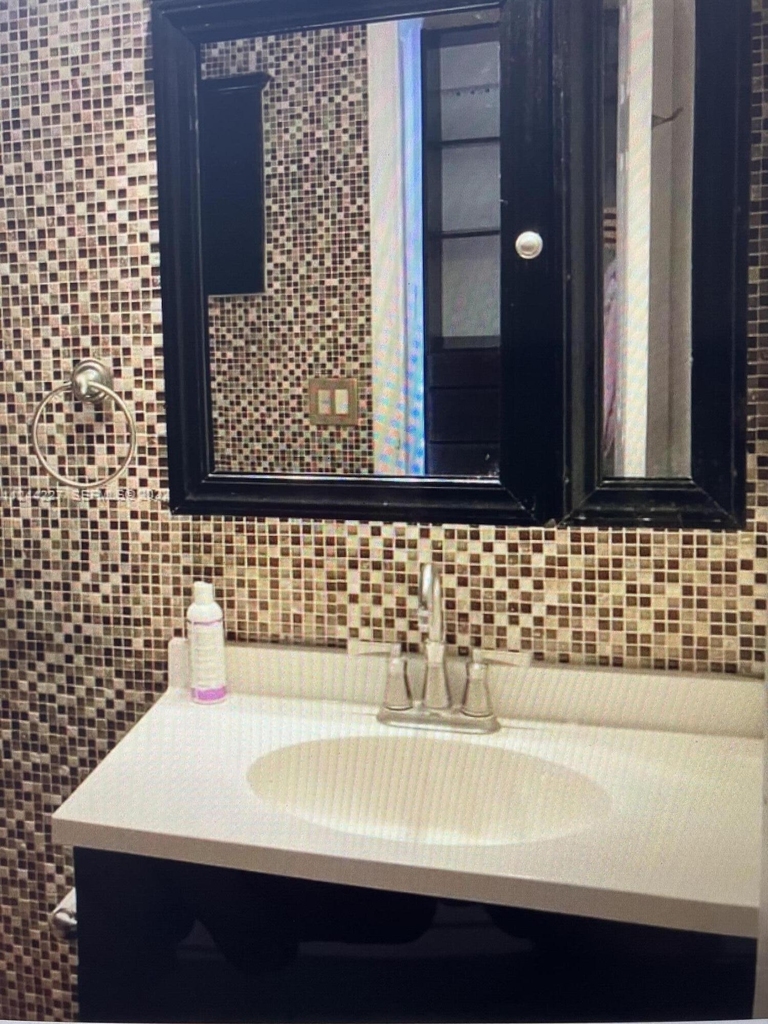 1174 Nw 13th Street - Photo 6