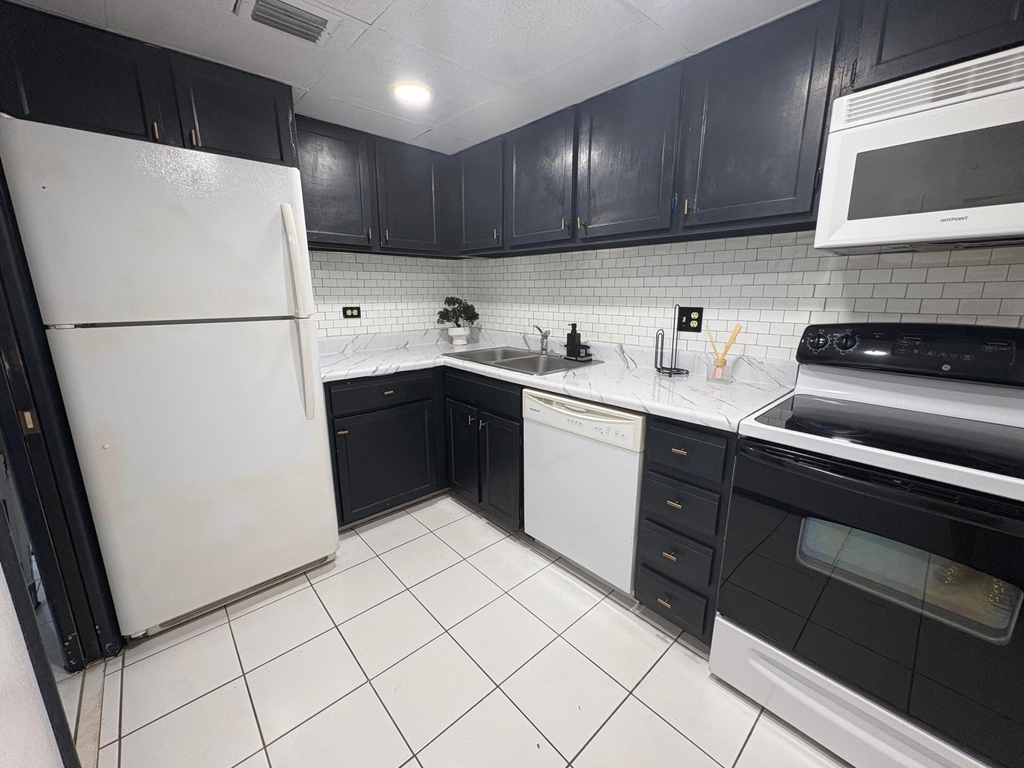 3660 Inverrary Drive - Photo 20