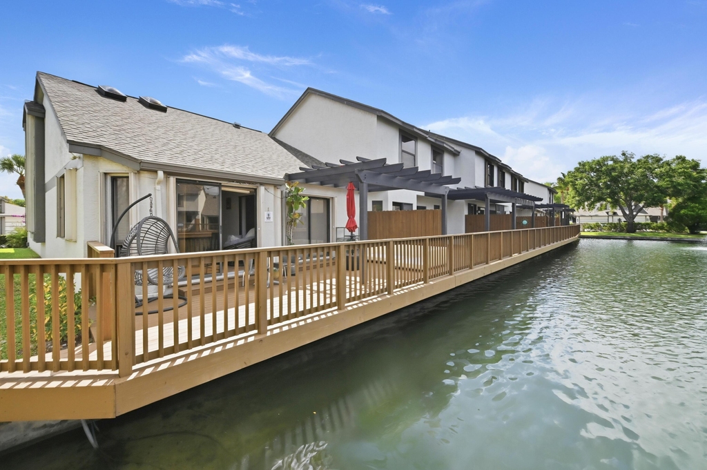 1012 Landings Boulevard - Photo 1