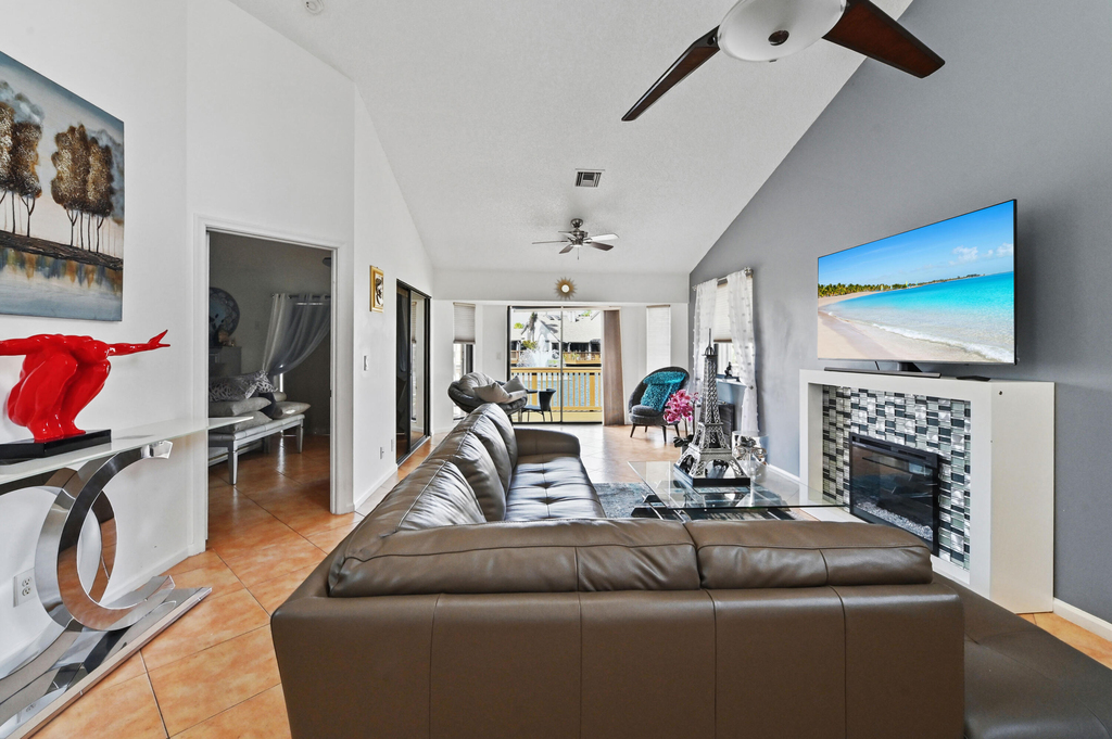 1012 Landings Boulevard - Photo 9
