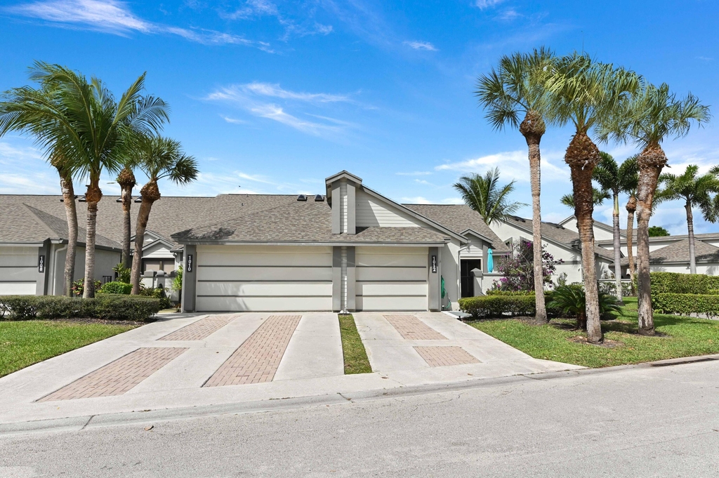 1012 Landings Boulevard - Photo 2